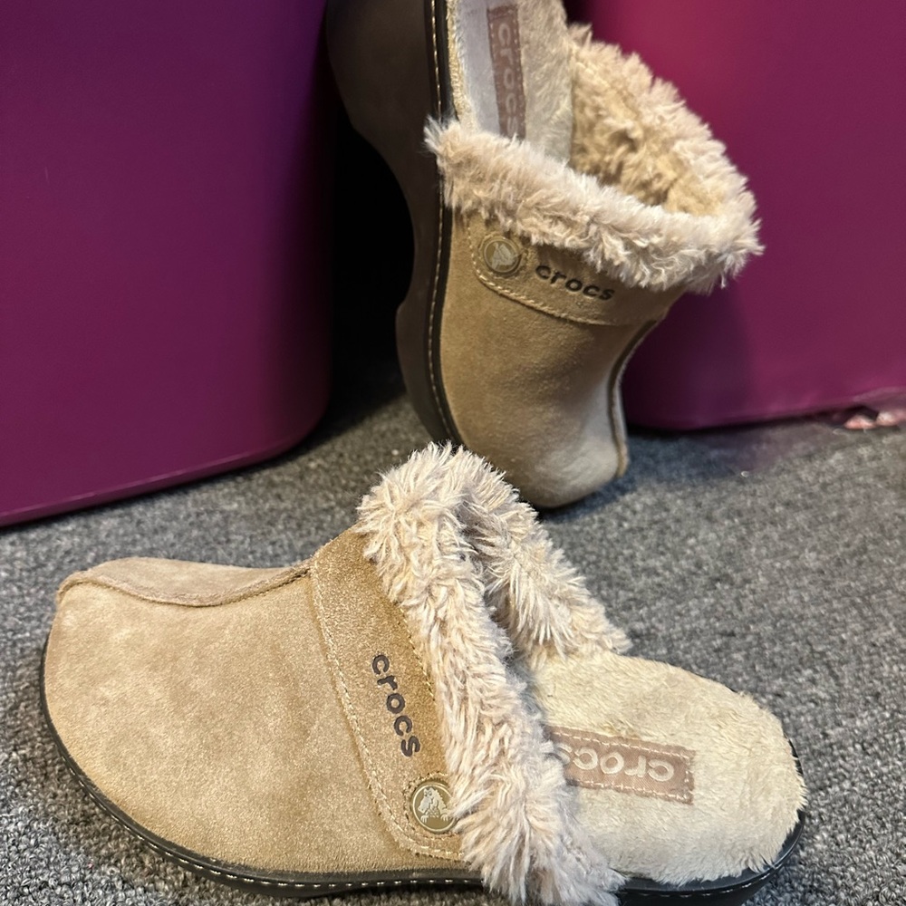 Crocs Women's Tan Fur-Lined Clogs